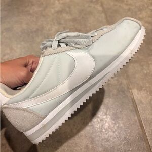 BOGO Nike Women's Light Gray Sneakers